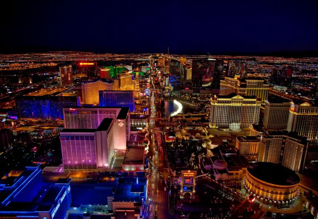 10 Remarkable Places to Visit While in Las Vegas (1)